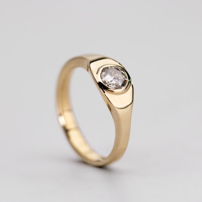 Inel solitaire din aur cu diamant Faro